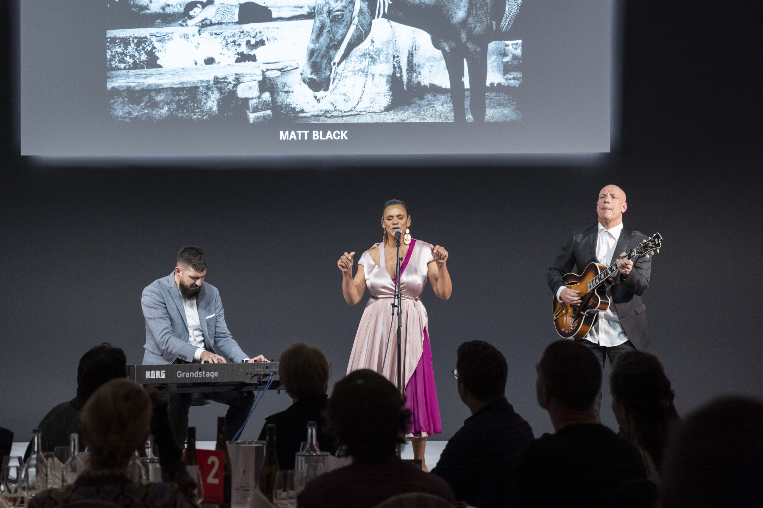 Aayana Batô Soul-Sängerin, Firmenfest