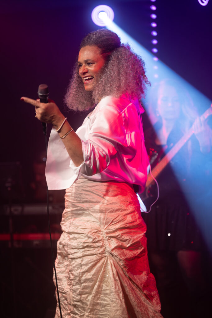 Live-Musik mit Live-band von Aayana Batô